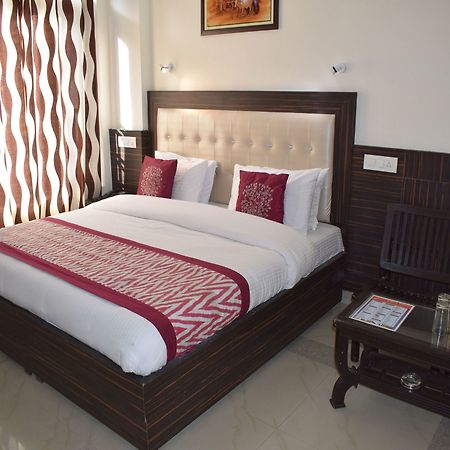 Oyo 10322 Hotel Raja Palace ดารัมซาลา ภายนอก รูปภาพ